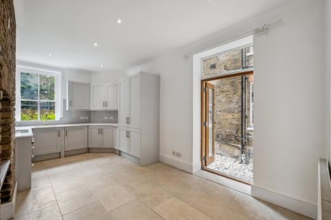 2 bedroom flat to rent, Cleveland Mansions, Widley Road, London