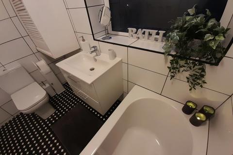1 bedroom house to rent, Whiteway Street, Manchester M9