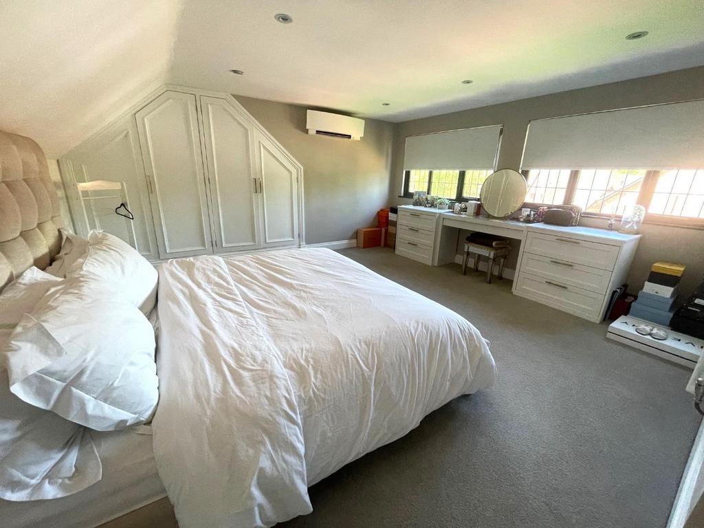 MASTER BEDROOM.jpg