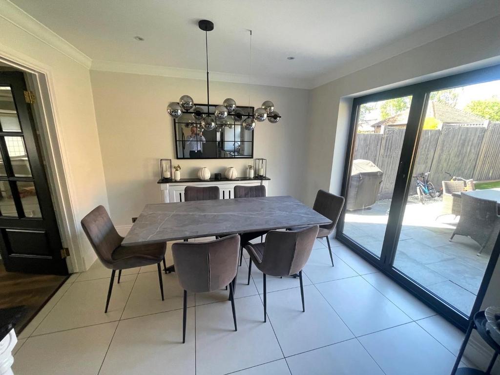 DINING AREA 1.jpg