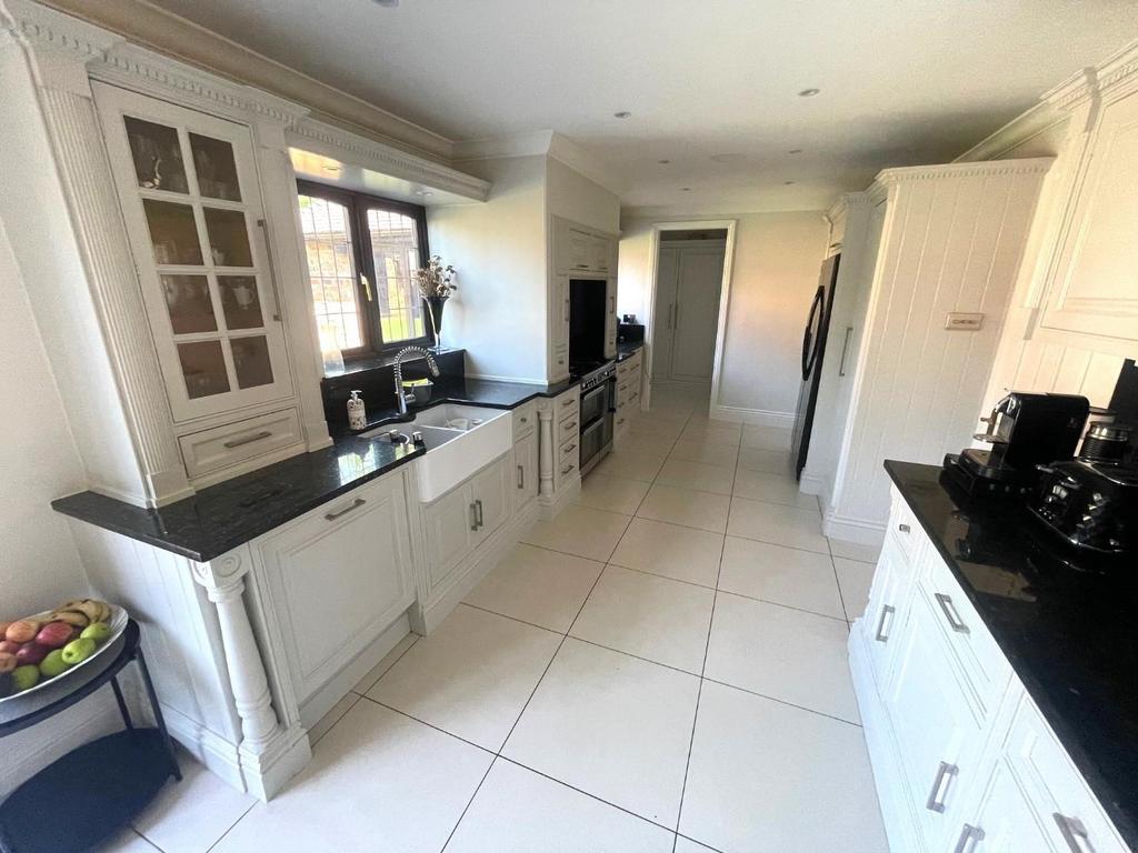 KITCHEN 3.jpg