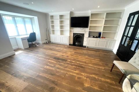 5 bedroom detached house to rent, Priory Field Drive, Edgware, HA8
