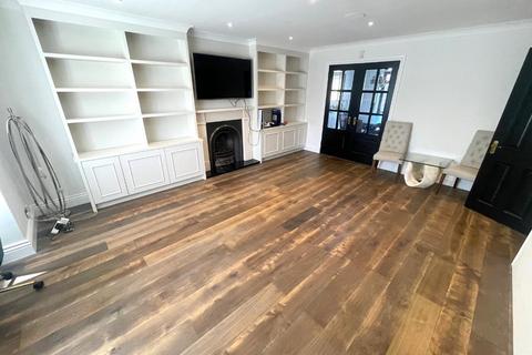 5 bedroom detached house to rent, Priory Field Drive, Edgware, HA8