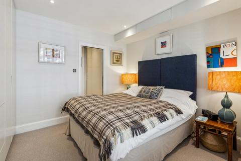 2 bedroom mews to rent, Ladbroke Walk