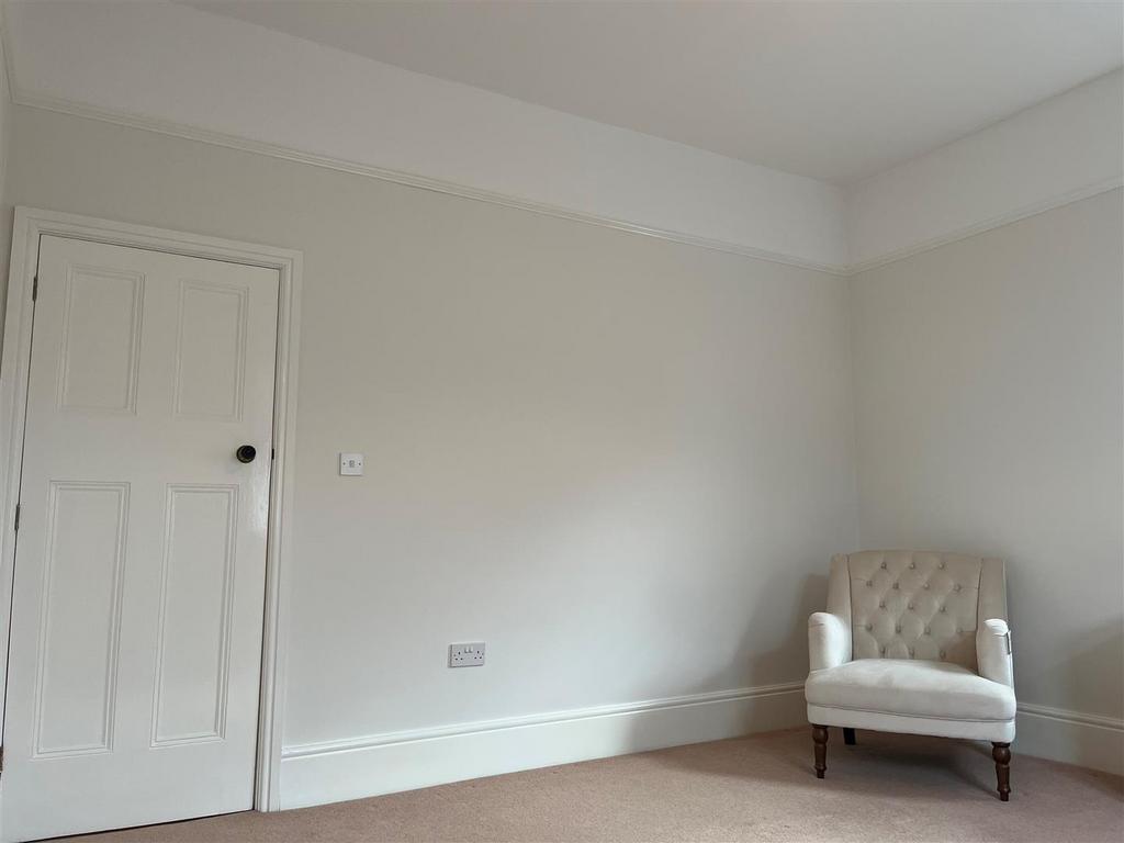Bedroom 4.jpg