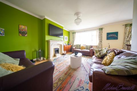 undefined, Gregory Crescent, Bradford BD7