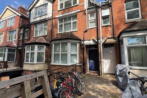 Studio to rent, London road,  Reading,  RG1