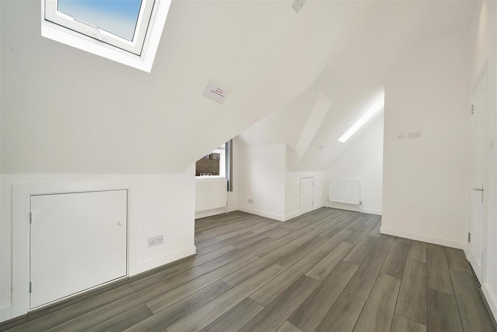 First Floor, 3 Tring Avenue - Njt Nk E9 SFh QAe Hj Hfc Si