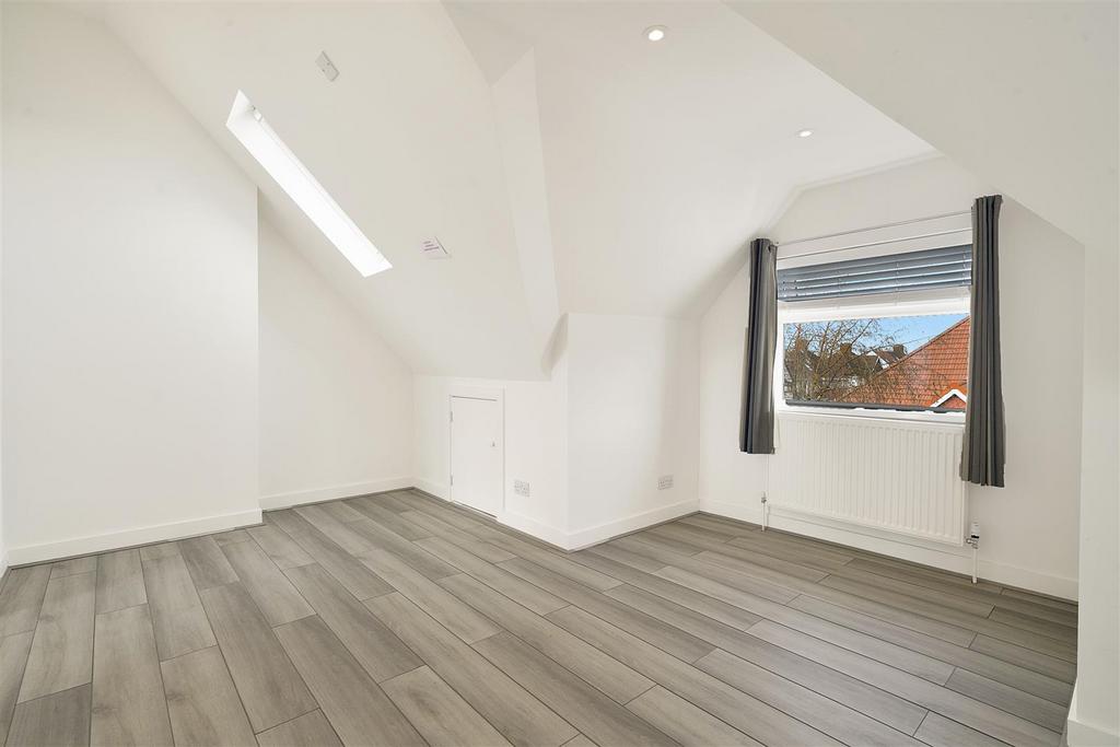 First Floor, 3 Tring Avenue - Re WVf64 PLTr4 Ez2q Gh VP