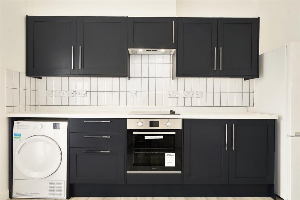 First Floor, 3 Tring Avenue - 0g Cxjpe X88w2qu HHu Tfb