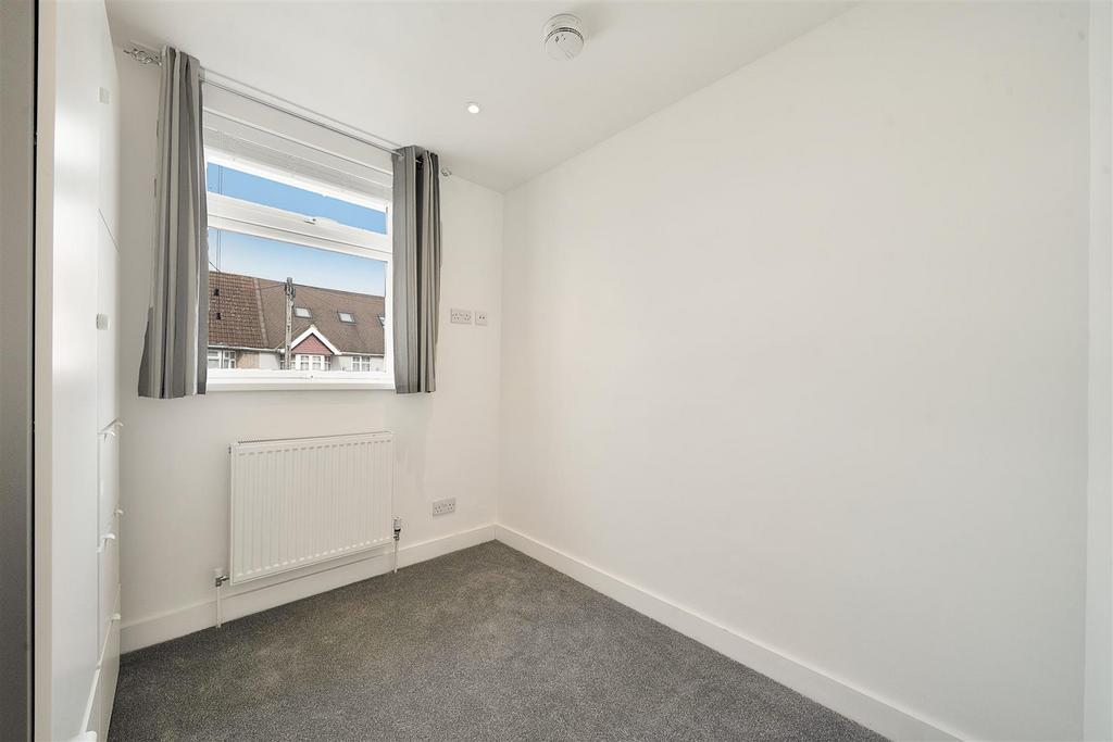 First Floor, 3 Tring Avenue - Bbi Hr3 Fy Gy3c SI5uf IDg