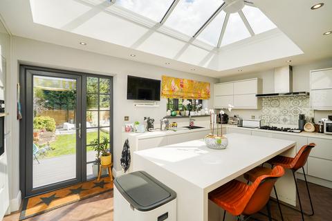 6 Chessel Close, Sheffield, S8 8SS