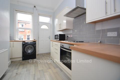 6 bedroom terraced house to rent, Delph Lane, Woodhouse LS6