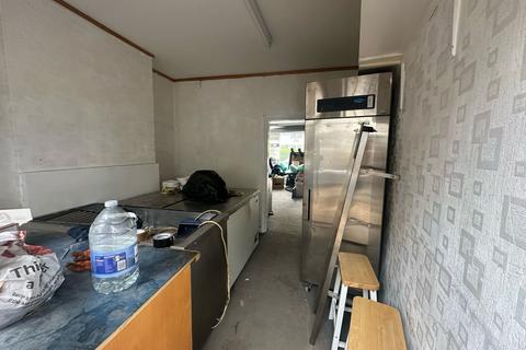 Shop to rent, Dedworth Road, Windsor, Berkshire, SL4