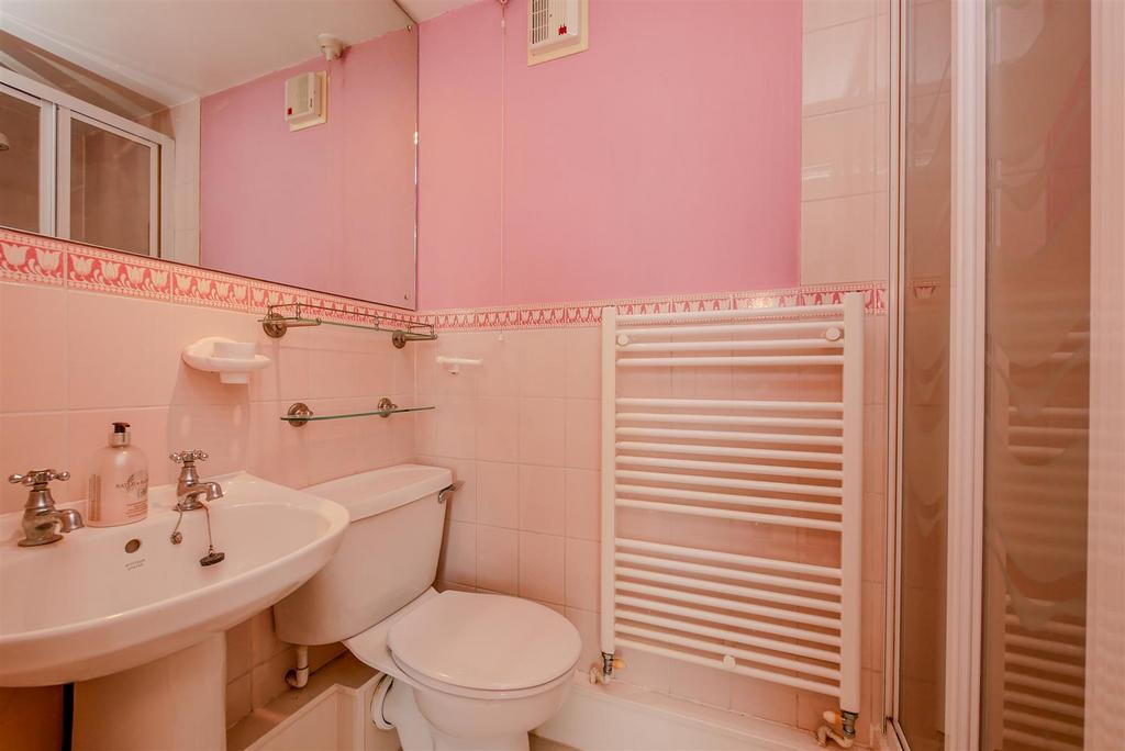 En-Suite (2)