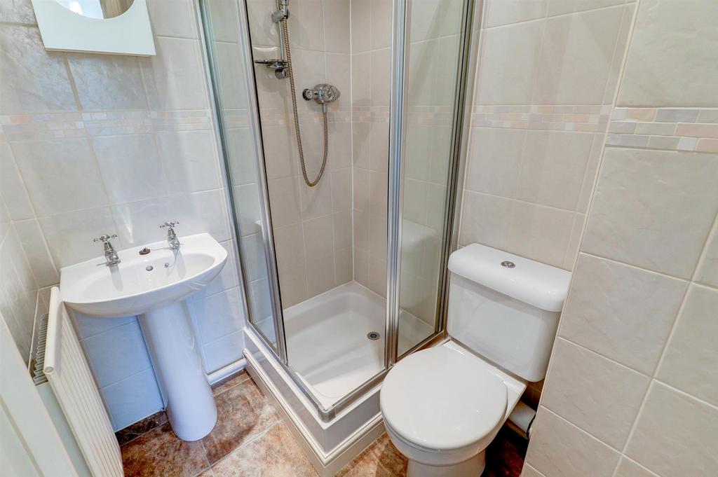Ensuite Bedroom 2