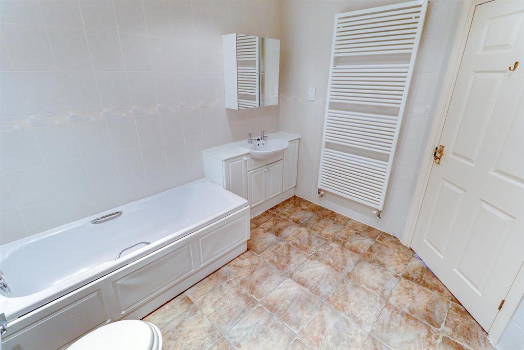 Ensuite Bedroom 1