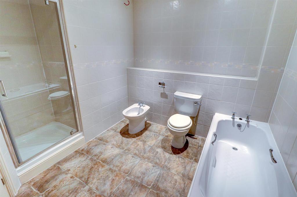 Ensuite Bedroom 1