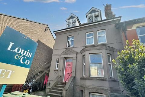 Studio to rent, Tonbridge Road, Maidstone ME16