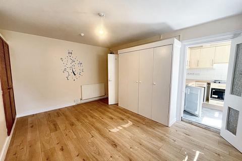 Studio to rent, Tonbridge Road, Maidstone ME16
