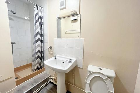 Studio to rent, Tonbridge Road, Maidstone ME16