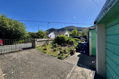 undefined, Stad Llwynaethnen, Trefor, Caernarfon