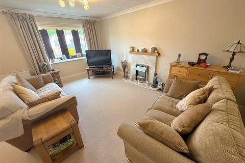 11 Brynglas, Penygroes, Llanelli, SA14 7PY