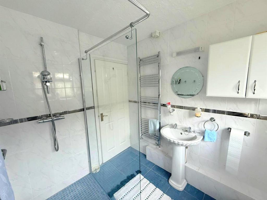 Bathroom(1).jpg