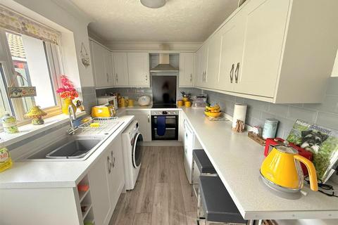 11 Brynglas, Penygroes, Llanelli, SA14 7PY