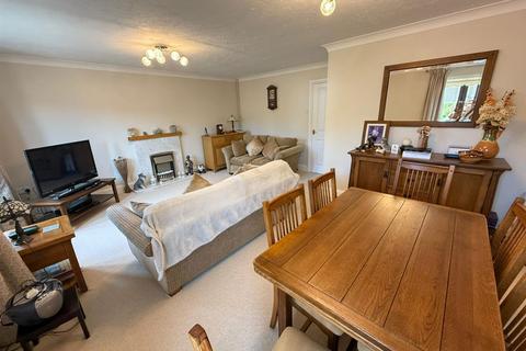 11 Brynglas, Penygroes, Llanelli, SA14 7PY