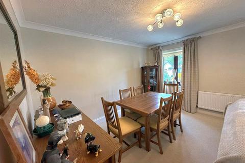 11 Brynglas, Penygroes, Llanelli, SA14 7PY
