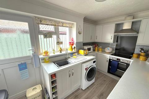 11 Brynglas, Penygroes, Llanelli, SA14 7PY