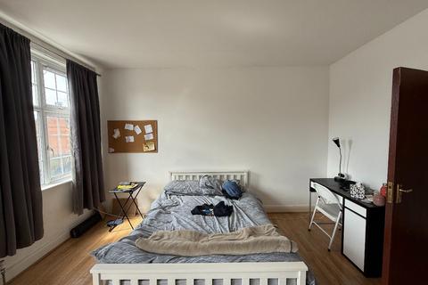 3 bedroom flat for sale, Flat , Midland Court, Finchley Road, London