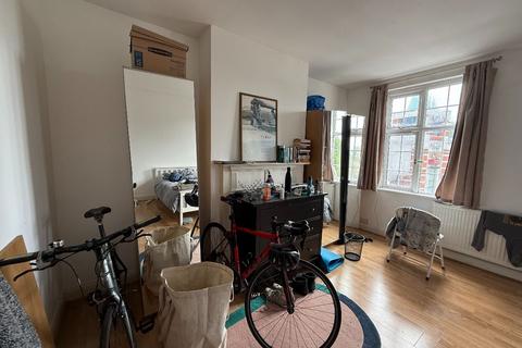 3 bedroom flat for sale, Flat , Midland Court, Finchley Road, London