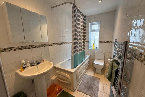 3 bedroom flat for sale, Flat , Midland Court, Finchley Road, London