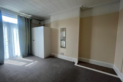 Studio to rent, Tonbridge Road, Maidstone ME16