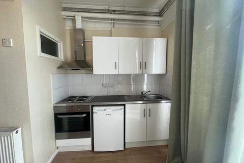 Studio to rent, Tonbridge Road, Maidstone ME16