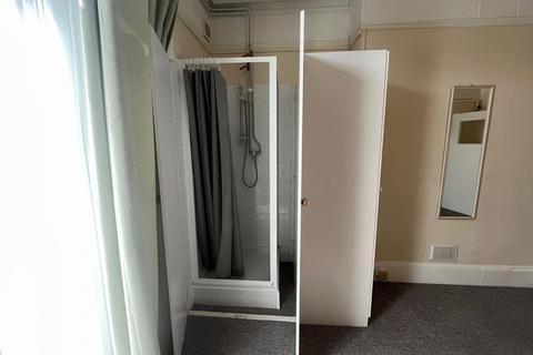Studio to rent, Tonbridge Road, Maidstone ME16