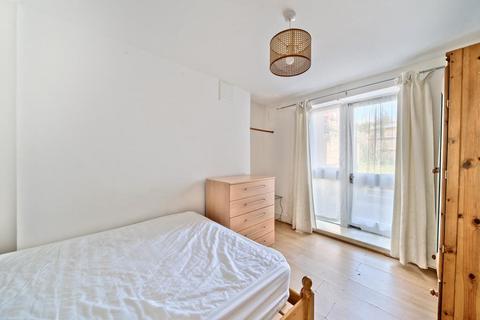 3 bedroom flat to rent, Archway,  London,  N19