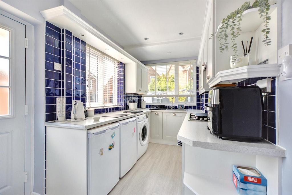 Kitchen 1.jpeg