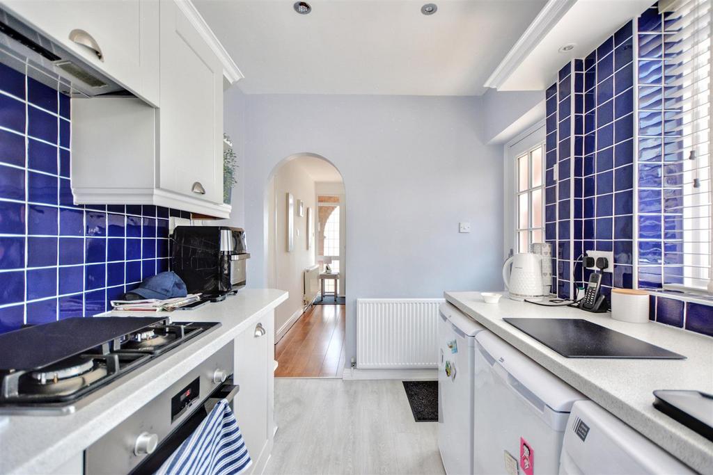 Kitchen 2.jpeg