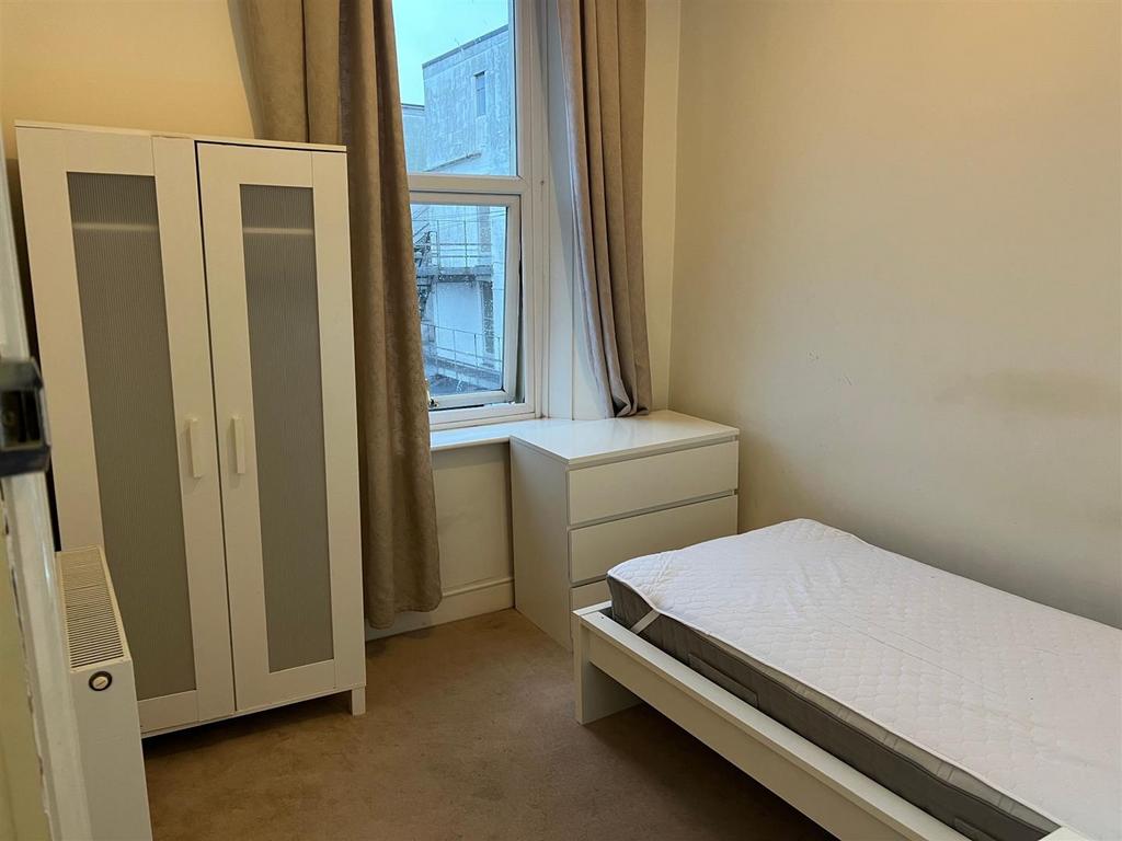 Room 5.jpg