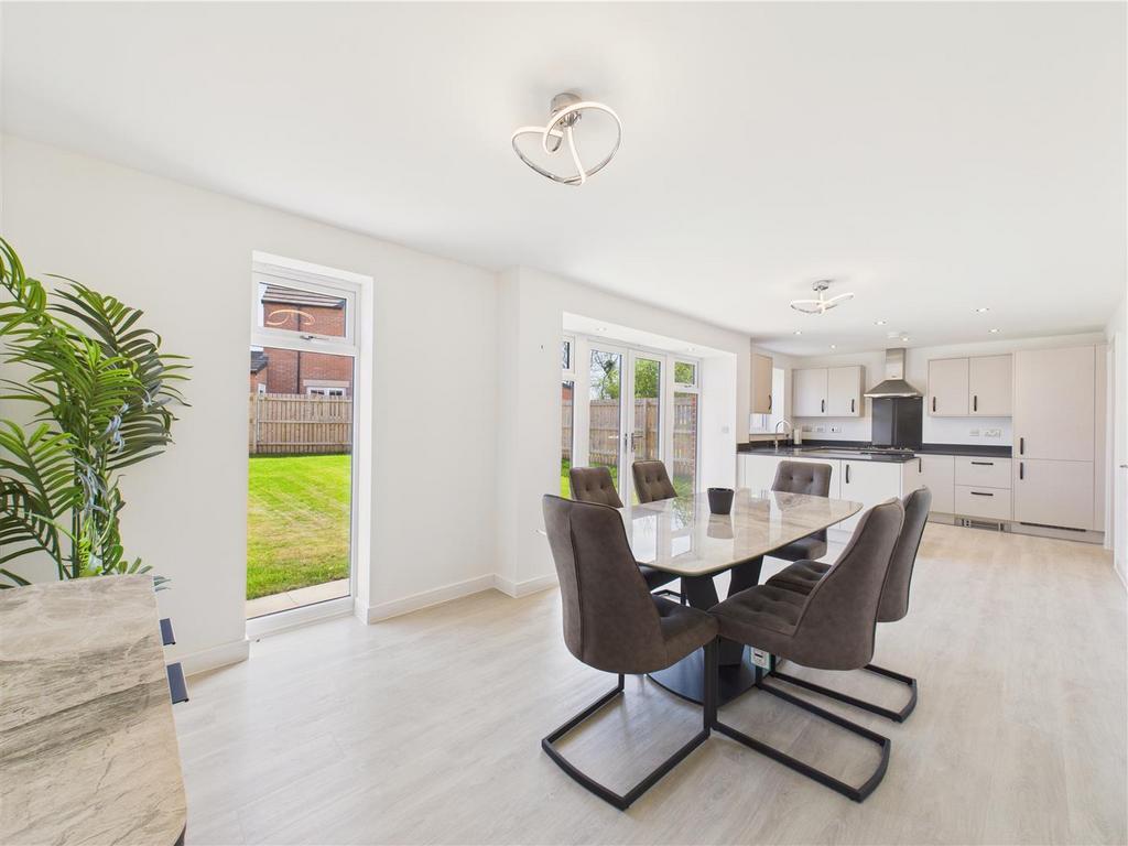 Living / Dining Area