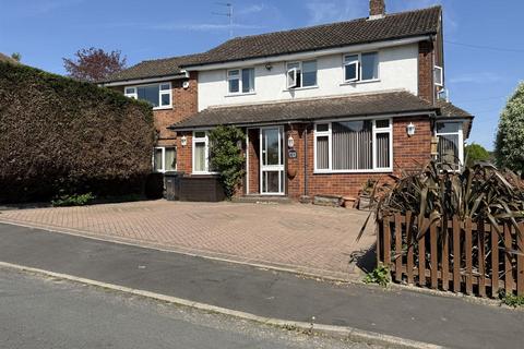13 Christopher Road, Halesowen, B62 0BD