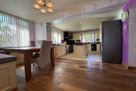13 Christopher Road, Halesowen, B62 0BD