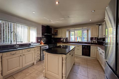 13 Christopher Road, Halesowen, B62 0BD