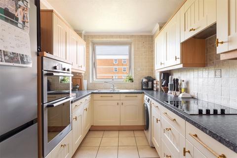 39 Greenacres, Brighton, BN1 6HR