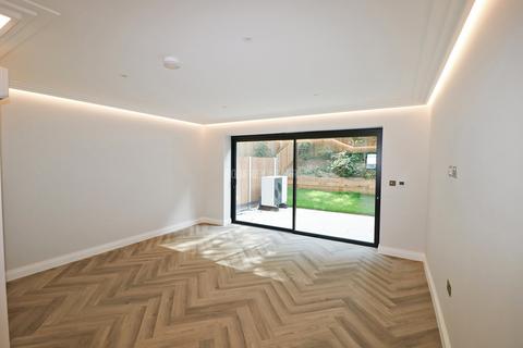 undefined, Radlett WD7