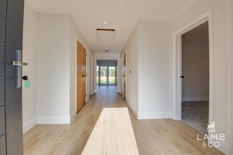 undefined, The Oaks, Thorpe-Le-Soken CO16