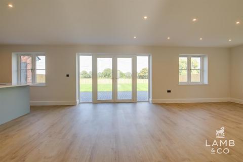 undefined, The Oaks, Thorpe-Le-Soken CO16